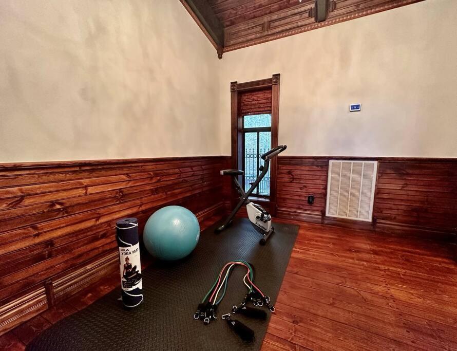 5 Bedroom Estate Near Casino And Downtown Bristol Εξωτερικό φωτογραφία