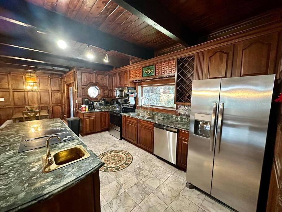 5 Bedroom Estate Near Casino And Downtown Bristol Εξωτερικό φωτογραφία